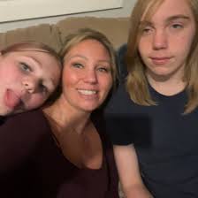 We have fun at Lumi Nails in South Saint Paul 💅 😊 😃