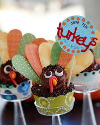 Get inspired by our favorite thanksgiving decorations, from centerpieces to place settings, and more. Taking The Cake Thanksgiving Cupcake Decorating Ideas Stylish Eve
