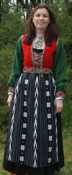 Ekte norsk bunadsølv med livstidsgaranti • laga på voss • finn komplett utval av vakkert bunadsølv til bunader og folkedrakter. 17 Mai Traditional Outfits Folk Dresses Folk Costume