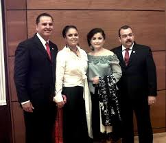 La red de sandoval estaría integrada por su esposa ana lilia lópez torres y sus hijos alejandra y pablo roberto. Lic Edgar Veytia Al Lado De Mi Hermosa Esposa Acompanando Al Gobernador Roberto Sandoval Castaneda Y A Su Esposa La Senora Ana Lilia Lopez Celebrando El Orgullo De Ser Mexicano