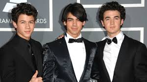 The jonas brothers are an american pop rock band. 10 Years Ago The Jonas Brothers Were Peak Heartthrobs At Their First Grammys Mtv