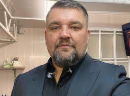 Василий вакуленко — певец, актер, телеведущий, радиоведущий. Pokojsya S Mirom Batya Umer Otec Repera Basty