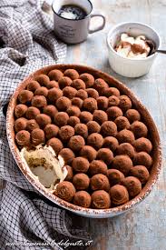 La crema al mascarpone è una ricetta tra le più classiche per un dolce semplicissima ma elegante. Tiramisu La Ricetta Classica Con Crema Densa Al Mascarpone