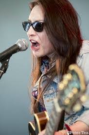 Kerri Simpson's Instagram, Twitter & Facebook