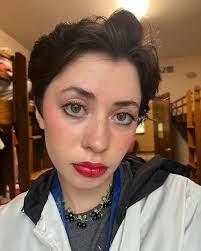 Kirsten Singer's Instagram, Twitter & Facebook