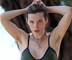 If you've never trimmed your armpit hair, there's a good chance it's the reason no one ever works on the equipment right next to you. Bella Thorne Defends Her Decision To Keep Armpit Hair Ohnotheydidnt Livejournal Page 2