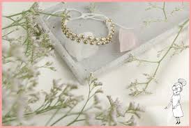 Wie du dir ein solches armband selber machen kannst, zeigen wir dir in dieser grundtechnik. Makramee Armband Knupfen Mit Perlen Frau Friemel