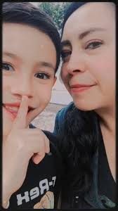 Hoy fue un día lleno de emociones en nuestro encuentro con Santa Claus 🎅.  Mi Jesh tenía dos peticiones preciosas en su corazón, pedir por su sanación  y que mandara regalos a