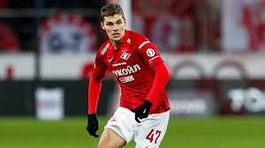 В этом же с крылушками, прямо скажу, не очень. Zobnin Poluchil Travmu V Matche Spartak Krylya Sovetov Rt Na Russkom