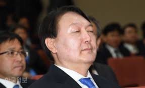 카피툰은 네이버웹툰 다음웹툰 카카오웹툰 레진코믹스 짬툰 투믹스 탑툰 만화책 미리보기 및 다시보기를 제공합니다. ì´ì¶©ìž¬ì¹¼ëŸ¼ ìœ¤ì„ì—´ ì •ë¬´ê°ê° ëˆ„ê°€ í‚¤ì› ë‚˜ ë‰´ìŠ¤ì¤Œ