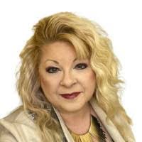 Beth Rambo's Instagram, Twitter & Facebook