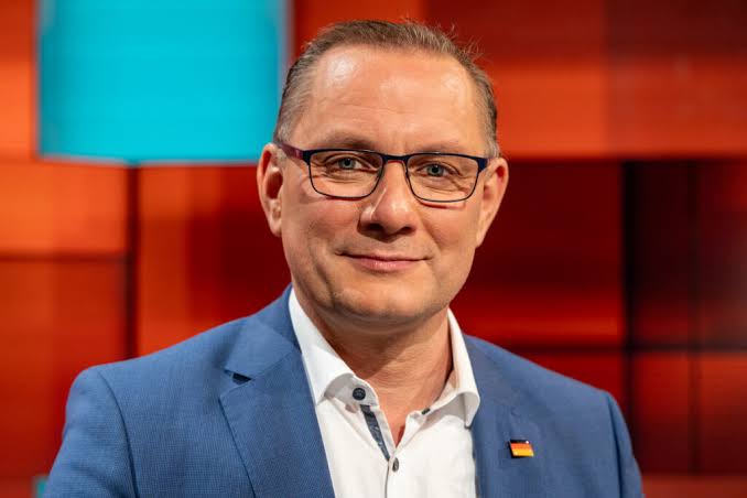 Far-right Alternative for Germany most popular party, poll finds - EU  Perspectives