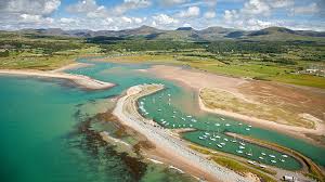 Travellers are attracted to wales because of its beautiful landscape. Hawaii Feeling In Wales Strand Kuste Und Vulkane