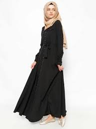 Anda dapat tampil syar'i dengan gamis yang terbuat dari bahan katun dengan motif bunga. 50 Model Gamis Warna Hitam Polos Kombinasi Terbaru