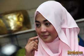 Lihat ide lainnya tentang jilbab cantik, kecantikan, pejuang wanita. Seminggu Berhijab Nuri Maulida Dimaki Maki Di Twitter Kapanlagi Com