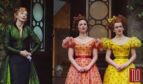 Lorenzo jest kolorowym ptakiem, który wyróżnia się wśród rówieśników, przez co często wpada w kłopoty. Cinderella Trailer Cate Blanchett Movie Preview Tom Lorenzo Site Tlo 2 Cinderella Costume New Cinderella Movie Gowns Of Elegance