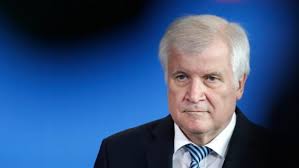 The interior minister is the latest in chancellor merkel's cabinet to become infected. Kulturschaffende Fordern Rucktritt Von Seehofer Der Wurde Des Amtes Einfach Nicht Angemessen Archiv