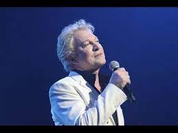 Le géant de papier (english translation). Jean Jacques Lafon La Geant De Papier Paper Giant Live 1985 Youtube