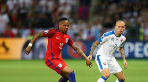 Un espontáneo, 'cazado' por la seguridad. Highlights Der Euro 2016 Slowakei England 0 0 Uefa Euro 2020 Uefa Com