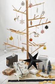 Pohon natal dari ranting kayu. 15 Inspirasi Pohon Natal Minimalis