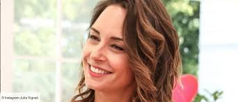 She began her career on television in 2010 presenting the weather on canal+ and then the program la maison des maternelles on. Julia Vignali Revient Sur Les Rumeurs De Grossesse Pendant Le Meilleur Patissier Il Faut Etre Drolement Arme Pour Pouvoir En Rire Actu Tele 2 Semaines