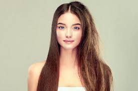 This hairstyle is similar to the one katherine langford aka hannah baker, had in the famous series 13 reasons why. 6 Secrets For Healthy Silky Hair