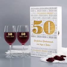 Wir bieten ihnen eine vielzahl besonderer glückwünsche zur goldhochzeit, mit denen sie auf ganz besondere art und weise zum 50. Geschenk Zur Goldenen Hochzeit Bedruckte Weinglaser In Personlicher Geschenkbox