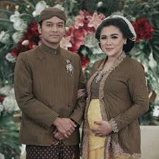 Daftar harga pakaian adat nasional pria terbaru juni 2021. 30 Model Kebaya Jawa Modern Tengah Barat Timur Klasik