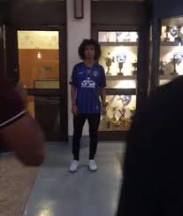 حديث عن مسألة إنتقال النجم عمر عبد الرحمن عموري إلى الهلال السعودي. ØµÙˆØ± Ø¹Ù…ÙˆØ±ÙŠ ÙŠØµÙ„ Ø¥Ù„Ù‰ Ù…Ù‚Ø± Ø§Ù„Ù‡Ù„Ø§Ù„ Ø§Ù„Ø³Ø¹ÙˆØ¯ÙŠ Goal Com