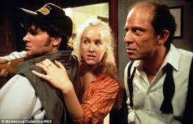 Barbara se zaključa u kući na osami zajedno s petero drugih ljudi. Tom Towles Dead At The Age 65 Daily Mail Online