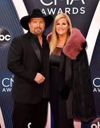 The country artist celebrated his birthday on february 7, and of course his sweet wife, trisha yearwood, was. Cma Awards Garth Brooks Sings Stronger Than Me To Trisha Yearwood