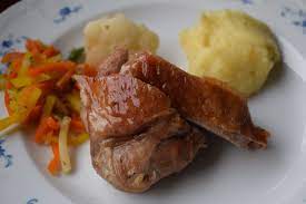 Putenoberkeule Aus Dem Ofen Mit Stampfkartoffeln Und Blumenkohl Putenoberkeule Rezepte Lebensmittel Essen