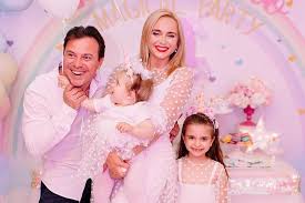 57 кг, параметры фигуры (тела): Liliya Rebrik Skazochno Prazdnuet Den Rozhdeniya Docheri Karavan