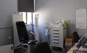 Αναστάτωση προκλήθηκε νωρίτερα στο νοσοκομείο καλαβρύτων όταν μια γυναίκα, που είχε μεταβεί. Kalabryta To Embolio Ths Pfizer Kai To Monodosiko Embolio Ths Johnson Johnson Se Diplh Emboliastikh Grammh Kalabryta News