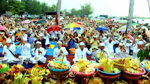 Melalui ucapan selamat paskah 2021, kamu menunjukkan kepedulianmu dan saling mendoakan satu sama ada banyak ucapan selamat paskah 2021 yang bisa kamu berikan kepada keluarga, kerabat, dan kiranya sukacita dan damai sejahtera selalu ada dalam kehidupan kita yang percaya bahwa. Contoh Ucapan Selamat Hari Raya Nyepi Bahasa Bali Dan Artinya Sebarkan Di Media Sosial Tribun Manado