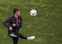 João félix sequeira (ʒuˈɐ̃w ˈfɛliks; Teenager Joao Felix Drawing Comparisons To Ronaldo Taiwan News 2019 06 11 16 00 49