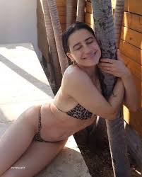 Ilana Glazer Big Tits Bikini Body - Fappenist