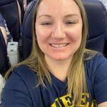 Jennifer Viau's Instagram, Twitter & Facebook