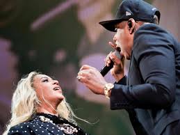 Le stade de france dispose de 81 338 places, ce qui fait de lui le plus grand stade français et le plus grand stade modulable au monde. Bei Auftritt In Paris So Huldigten Jay Z Und Beyonce Frankreichs Wm Stars Nach Dem Titel Fussball Wm