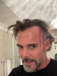 Genugtig, twintig-twee-en-twintig: Dié stories het ons laat steier, skrik  en skinder