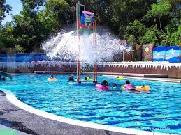 Kolam renang anak memiliki kedalaman sekitar 50 cm dan dilengkapi dengan seluncur untuk anak. Tempat Wisata Baru Di Tangerang Taman Cicido Punya Banyak Wahana Outbound