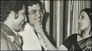 Rajesh khanna (actor) box office. Twinkle Khanna Shares Monochrome Image Of Rajesh Khanna Dimple Kapadia S Pda On Father S Death Anniversary