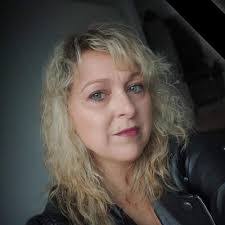 Stephanie Dufour's Instagram, Twitter & Facebook