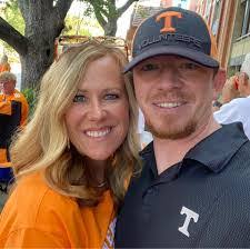 Ramona Calhoun's Instagram, Twitter & Facebook