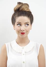 Zoe elizabeth sugg is an english fashion and beauty guru and internet personality. Zoe Sugg Height Weight Age Boyfriend Family Facts Biography