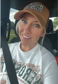 Kelley Henson's Instagram, Twitter & Facebook