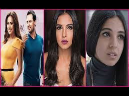 بدأت العمل في سن 16 كمذيعة راديو «رحاب إف إم» على الانترنت، درست الإعلام في جامعة القاهرة إلى جانب عملها كعارضة أزياء. Ù…Ø¹Ù„ÙˆÙ…Ø§Øª Ù„Ø§ØªØ¹Ø±ÙÙˆÙ†Ù‡Ø§ Ø¹Ù† Ø§Ù„Ù…Ù…Ø«Ù„Ø© Ø§Ù„Ù…ØµØ±ÙŠØ© Ø³Ù„Ù…Ù‰ Ø§Ø¨Ùˆ Ø¶ÙŠÙ Ø§Ù„Ù…Ø¹Ø±ÙˆÙØ© Ø¨ Ø¹Ù„ÙŠØ§ Youtube