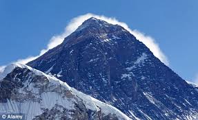 Everest Could Soon Become Impossible To Climb Because Of Global Warming Says Top Sherpa Daily Mail Online