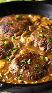 Chopped Steak With Mushroom Gravy Recipe Emily Recettedeboeuf En 2020 Recettes De Cuisine Steak Hache Recette Cuisine Facile