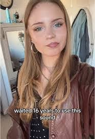 Darcie Morris's Instagram, Twitter & Facebook